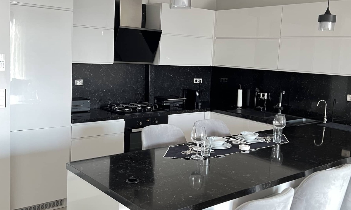 Umraniye Condo | Luxury Apartment w/ Pool, Subway & Shopping Mall