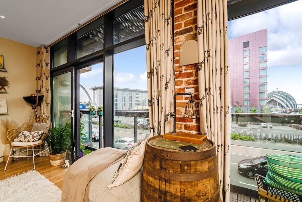 Finnieston Apartment | Luxury Huge Modern Open Plan 2Bedroom Flat - Free Private Parking & Balcony located at the OVO Hydro and SEC Centre