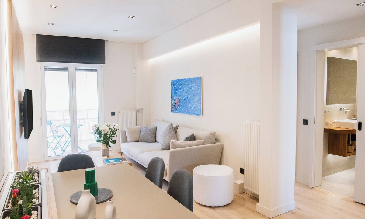 Kinosargous Apartment | Luxury Modern Apt near Acropolis and 350 mt from Metro Station