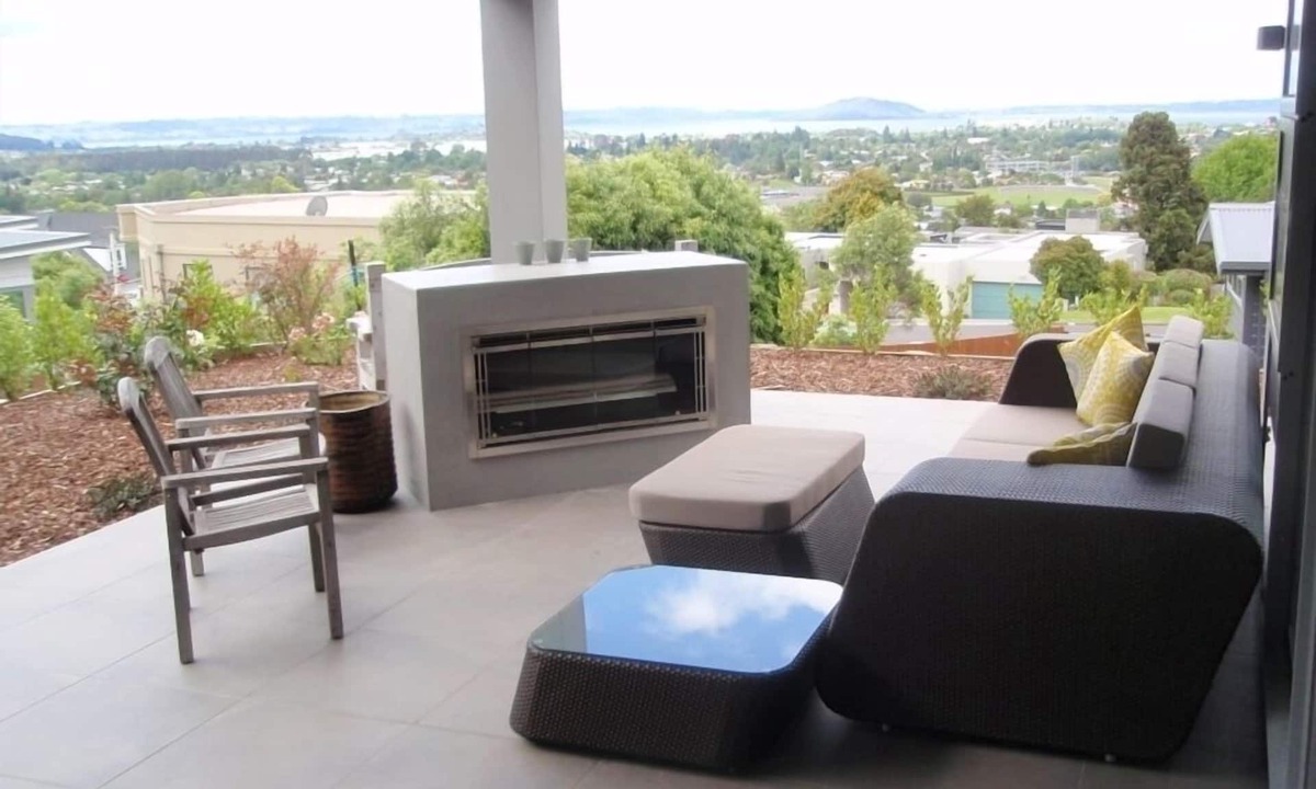Rotorua House | Luxury Rotorua Executive Home with Lake Views: Relax, Unwind, and Enjoy