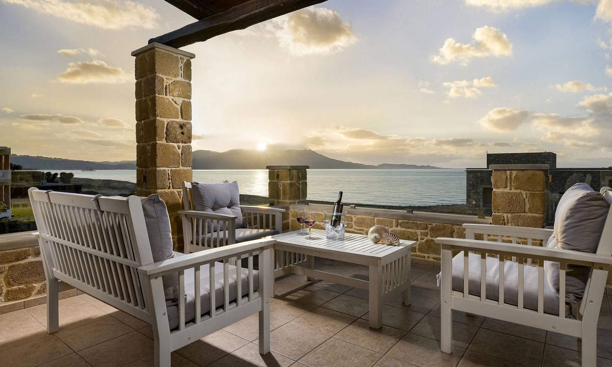 Nopigia Villa | LUXURY VILLA POSIDONIA with Pool only 35 metres from the beach.