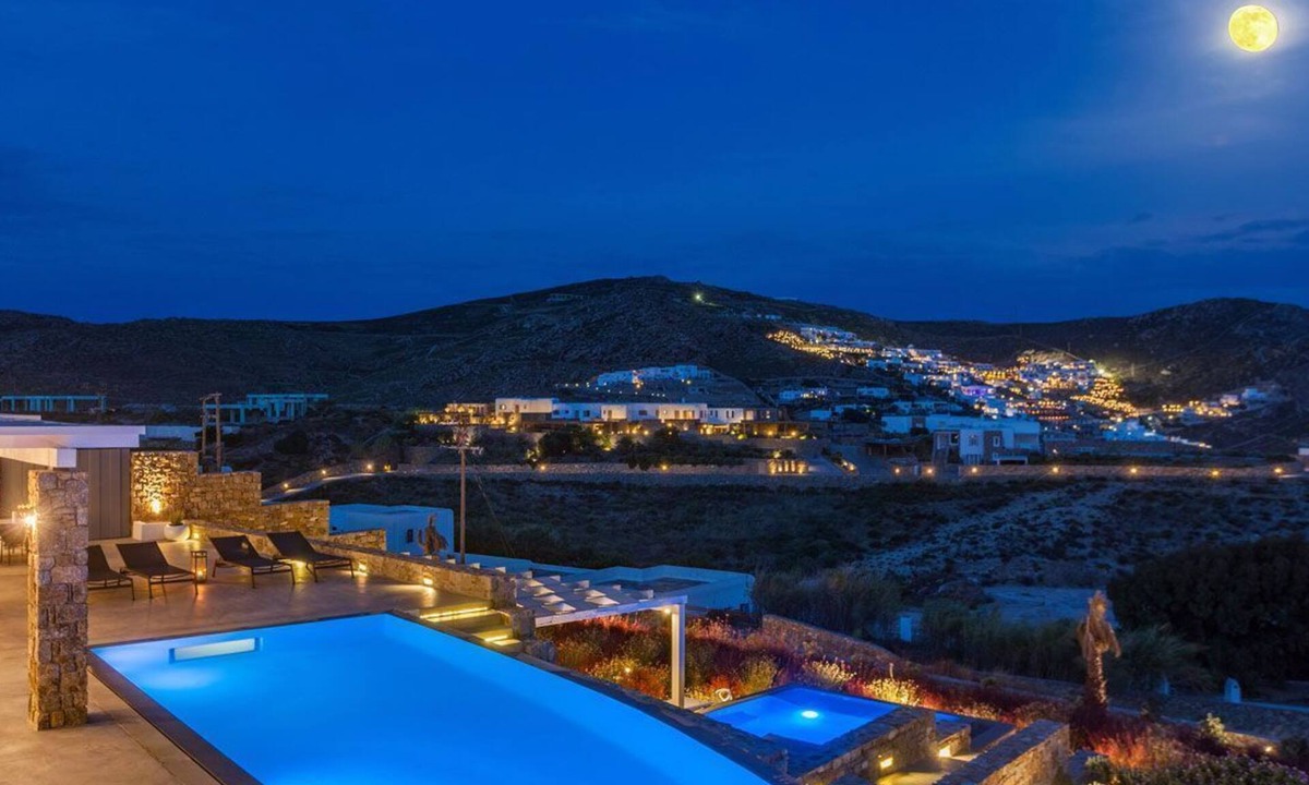 Elia House | Magnificent Villa for 14 persons, Gym, Pool, Close to Beach, Parking, Jacuzzi