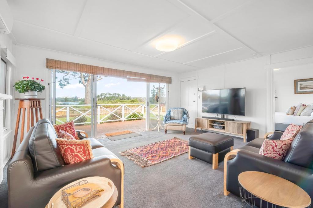 Cremorne House | Mandalay Beach House on Pipe Clay Lagoon