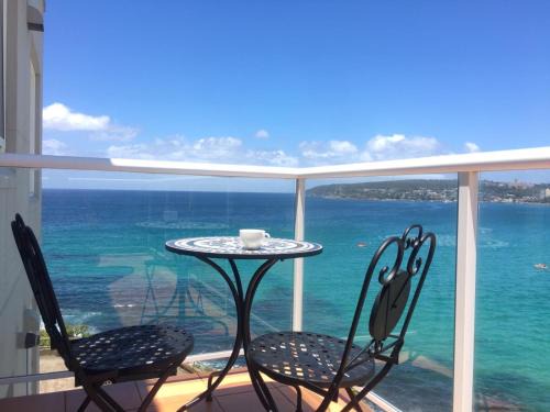 Queenscliff Apartment | Manly Waterfront Beach Stay