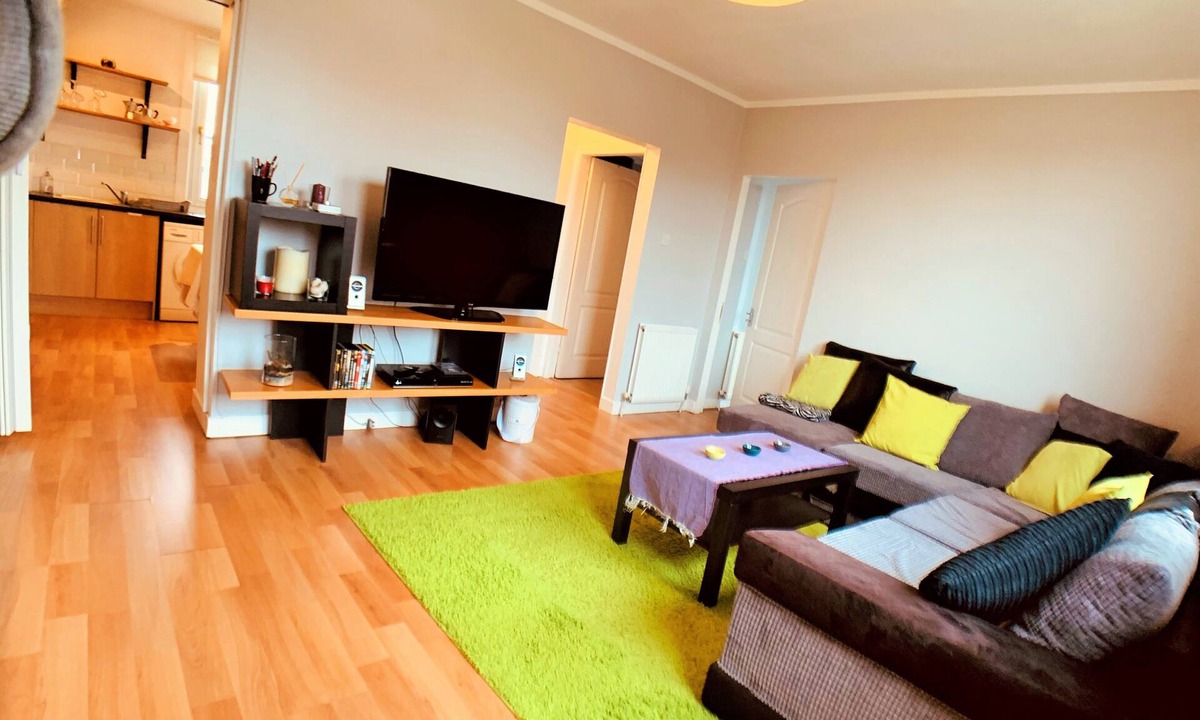 Restalrig Apartment | Maria- Bright and Modern City Center Apartment .