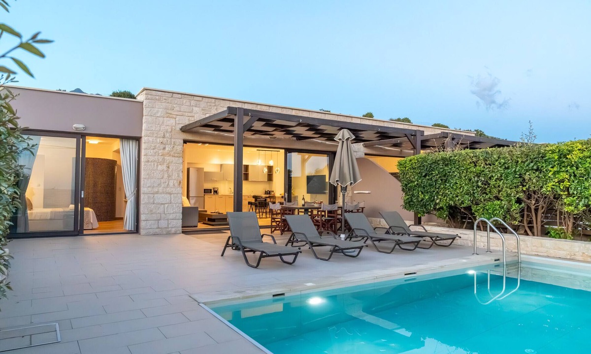 Waterfront Villa | Frangokastellon