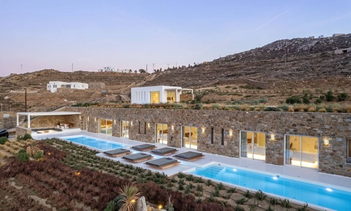 Ftelia Villa | Mega Mansion II - Six Bedroom Villa Sleeps 13 - Walking distance from the beach