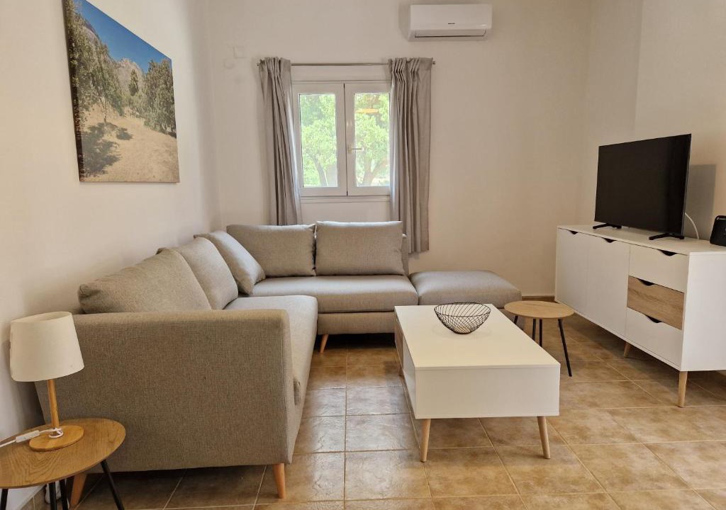 Kolaitis House | MemRo Village House