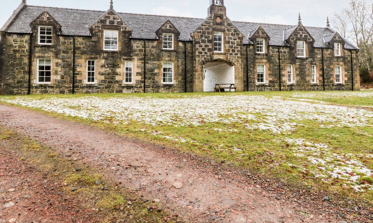 Spean Bridge Apartment | MERLIN, family friendly, character holiday cottage in Fort William