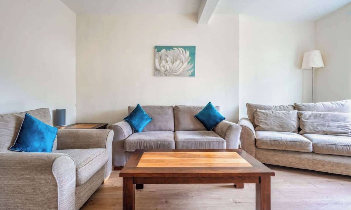 Motherwell House | Millfield House -2 Bed in Motherwell near Motorway
