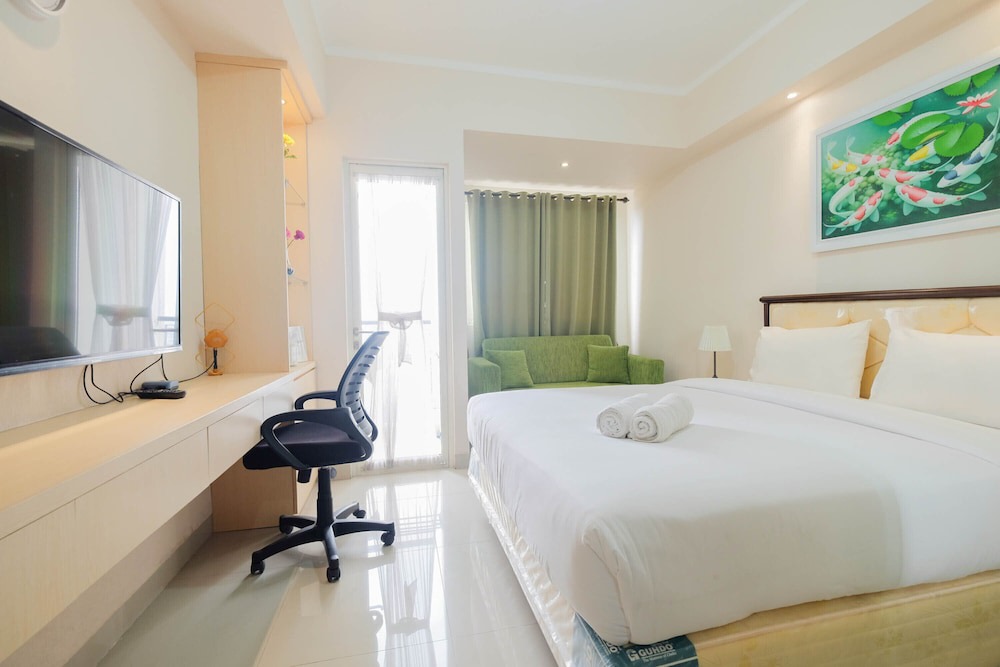 Cikarang Hotel | Minimalist and Comfy Studio The Oasis Cikarang Apartment