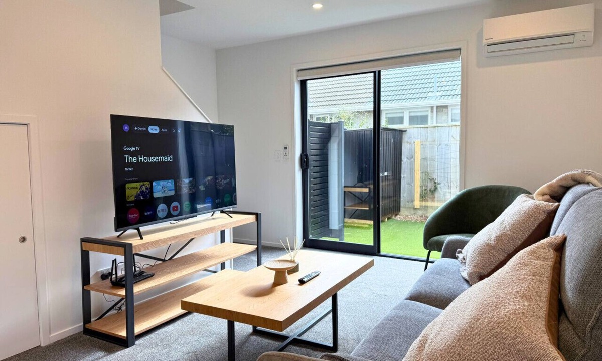Lower Hutt Villa | Modern 2BR Townhouse in Fairfield