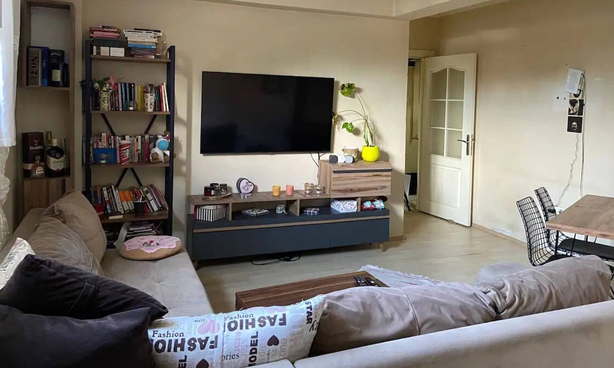 Gaziosmanpasa Apartment | Modern and quiet house. Behind the M7 Metro Line