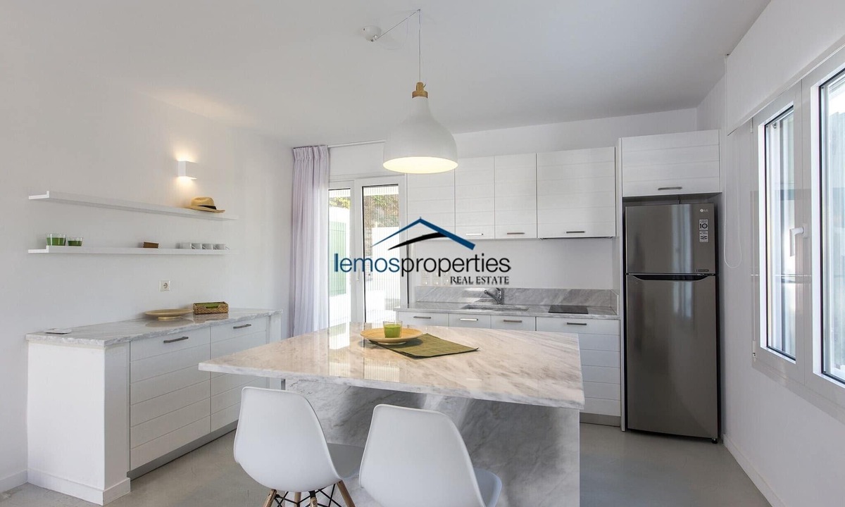 Koundouros Apartment | Modern apartment with a sea view and swimming pool