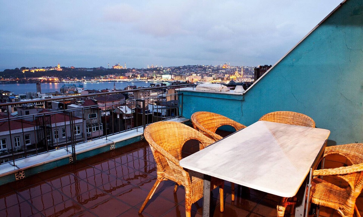 Galata Apartment | Modern apartment with stunning views