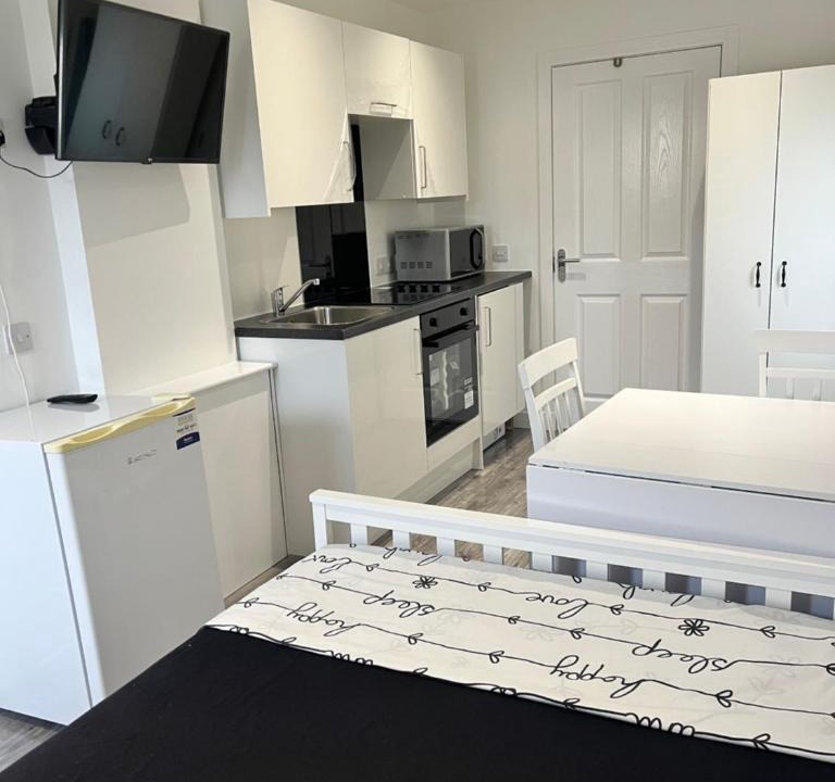 Glasgow Apartment | Modern Comfy One Bed Apartment - Free Parking