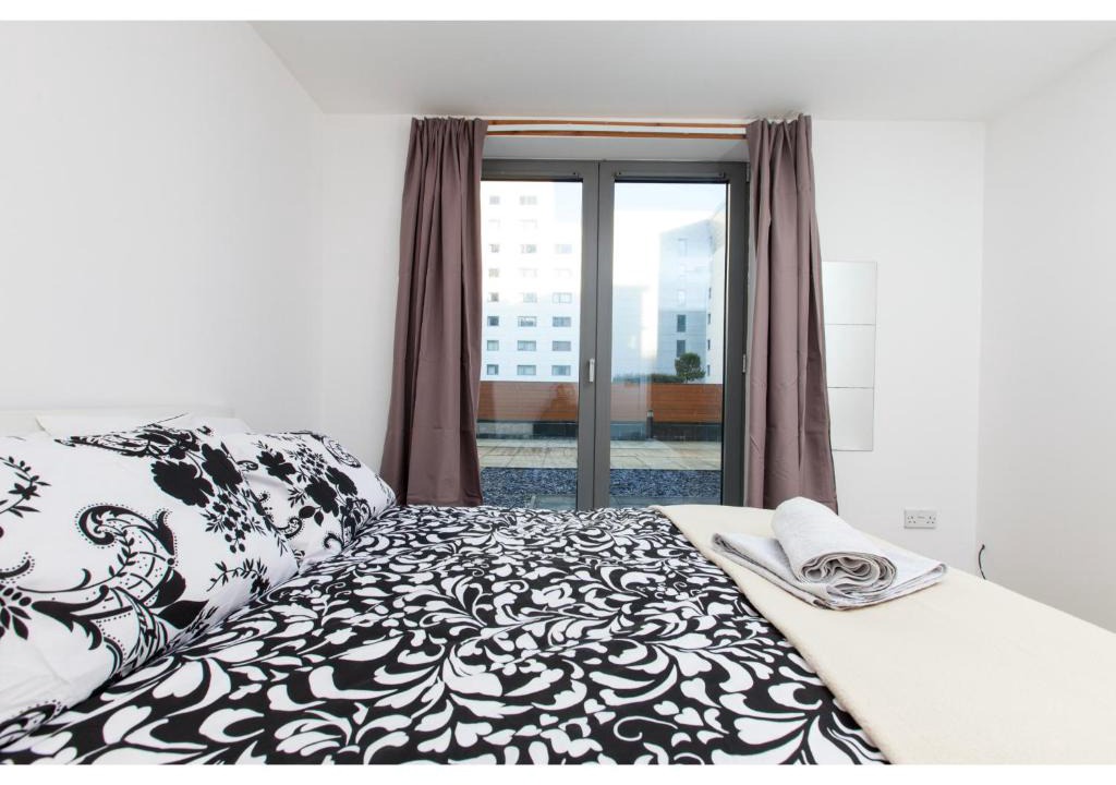 Newhaven Apartment | Modern ground floor flat by the Shore in Leith!