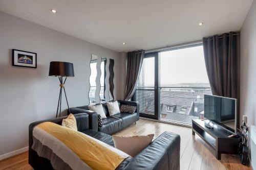 Finnieston Apartment | Modern Riverfront Apt. 10 mins from Hydro/SECC