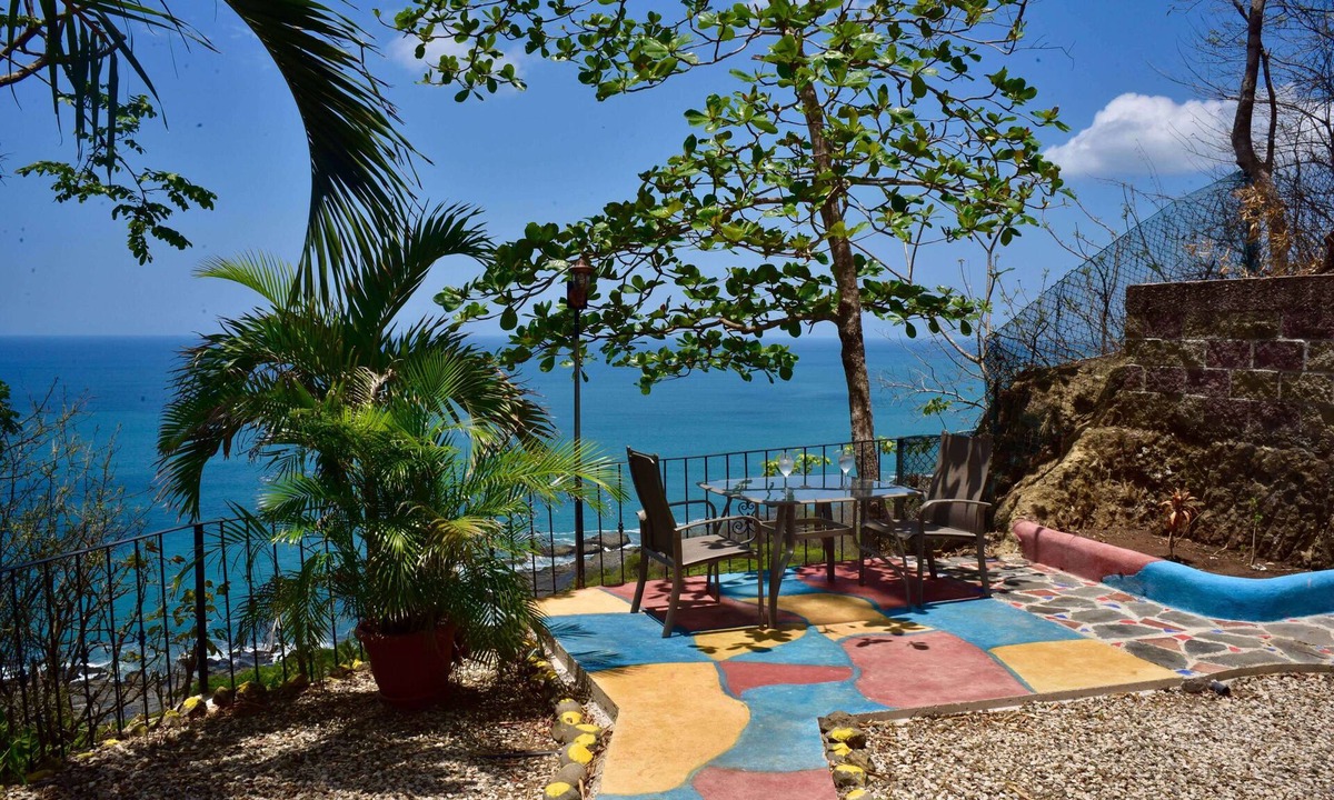 Montezuma Cottage | Montezuma Heights the cute Mariposa Cottage, into the great wide open. Sleeps 2