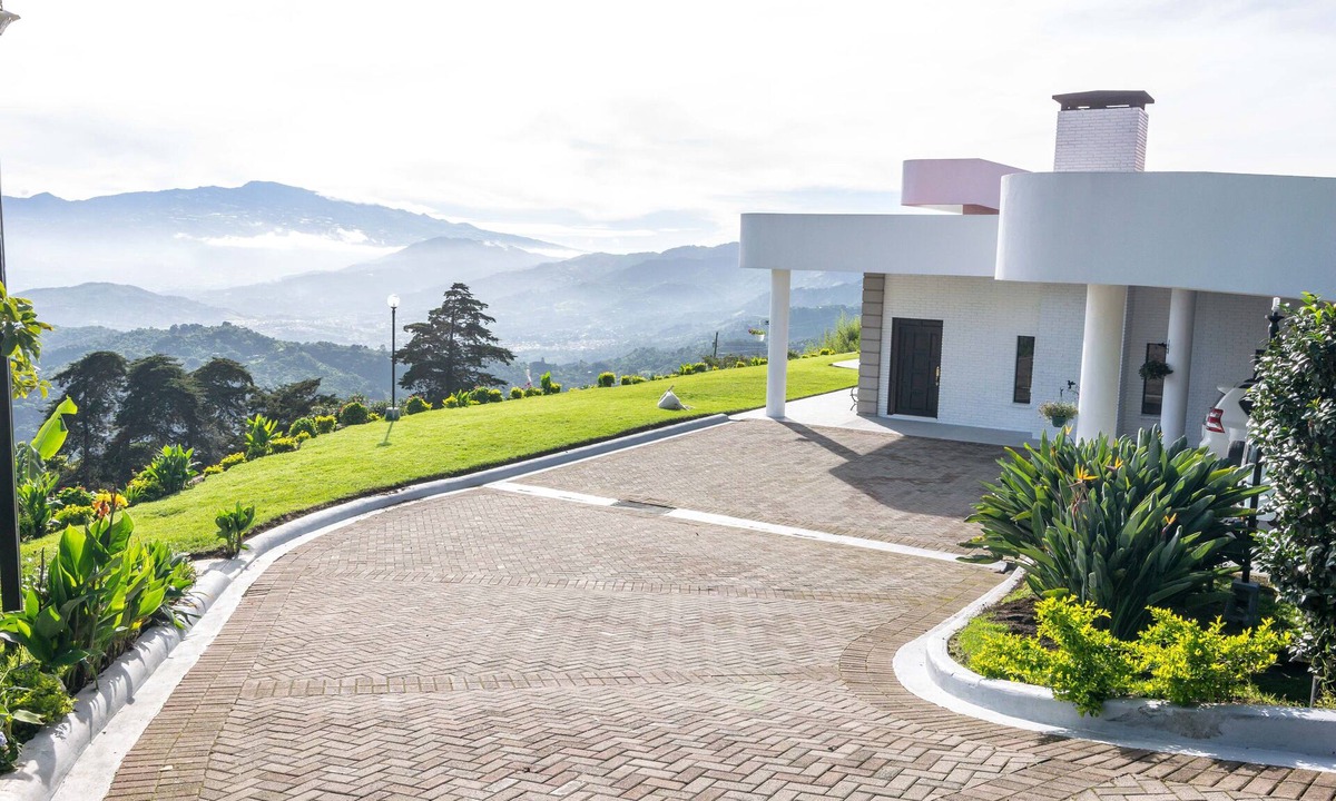 Aserri House | Mountain Home Overlooking The San Jose' Valley