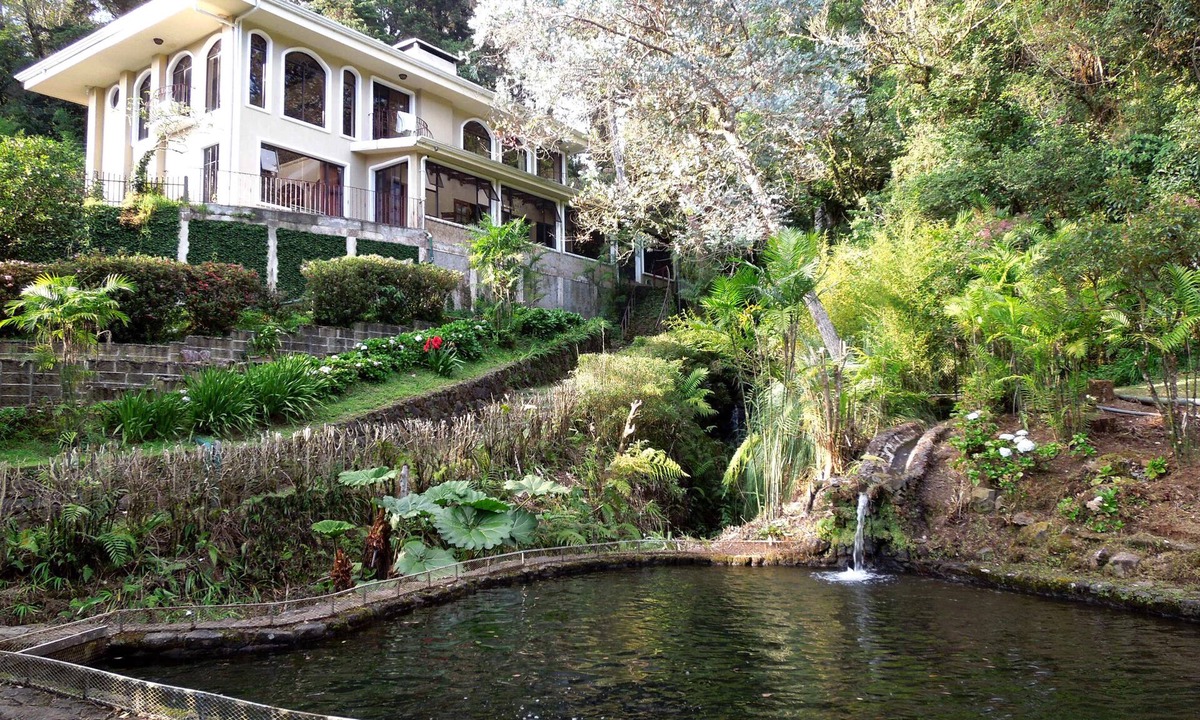 Roble House | Mountain Retreat and Trout Fishing Adventure in a Tranquil Setting
