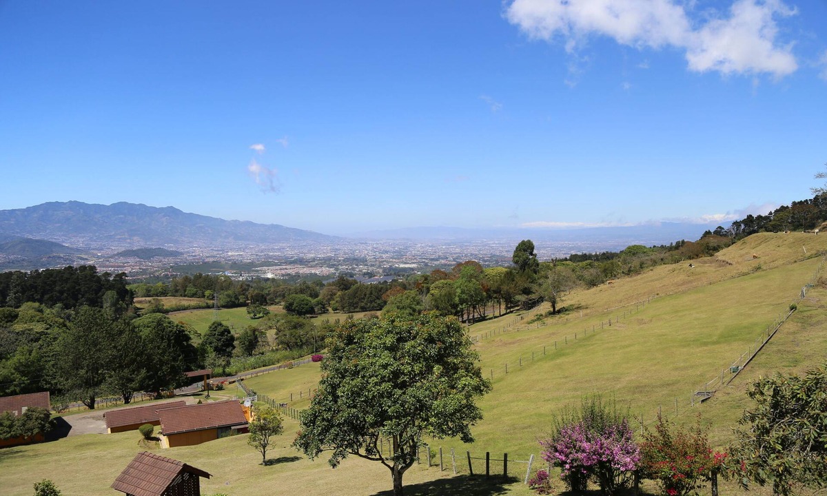 Llano Grande House | Mountain Retreat with Spectacular View Overlooking San Jose