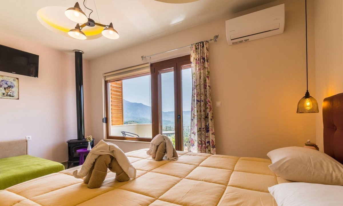 Thronos Bed & Breakfast | Mountain View Room for 4 people