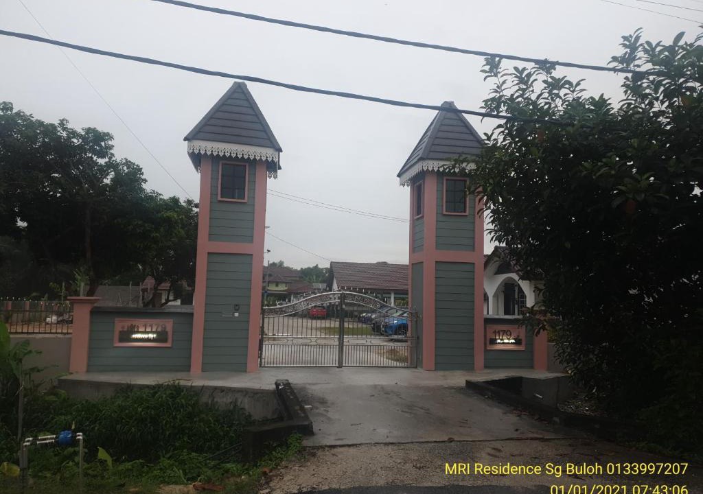 Merbau Sempak House | MRI Residence - Homestay in Sg Buloh with Swimming Pool - No Pork&Alcohol Allowed