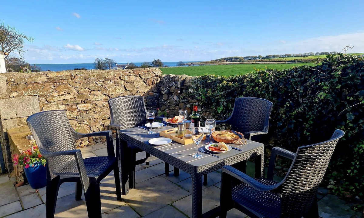 Newton Stewart Cottage | Mulberry Cottage - a cottage that sleeps 4 guests in 2 bedrooms