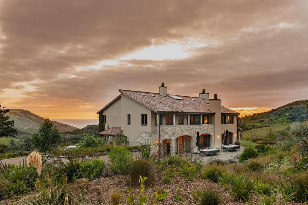 Muriwai House | Muriwai Estate by Amazing Accom
