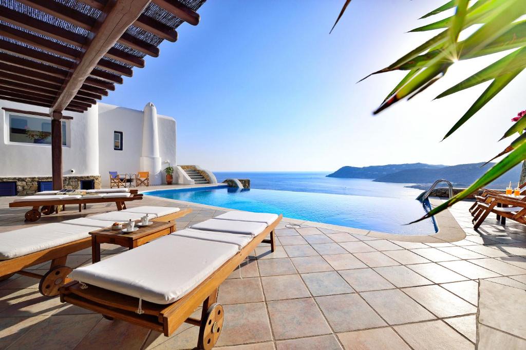 Elia Villa | Mykonian Dianthus