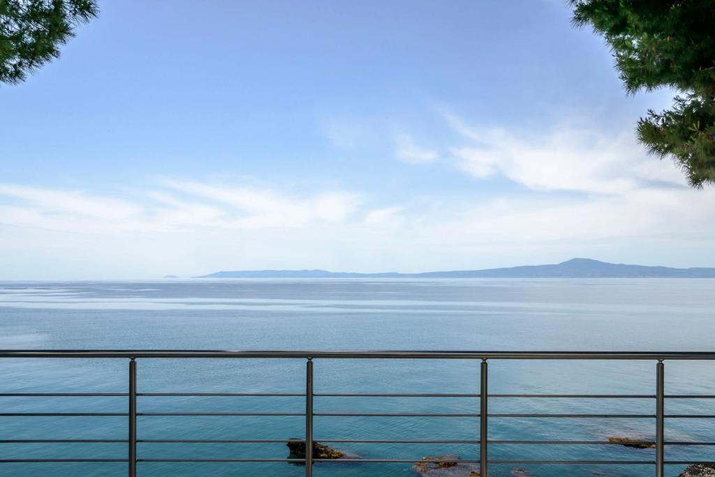 Akrogialion House | Naftilos Blue View retreat