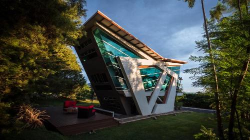 Roble Villa | Nebulae Loft Design Stay with Jacuzzi & Firepit