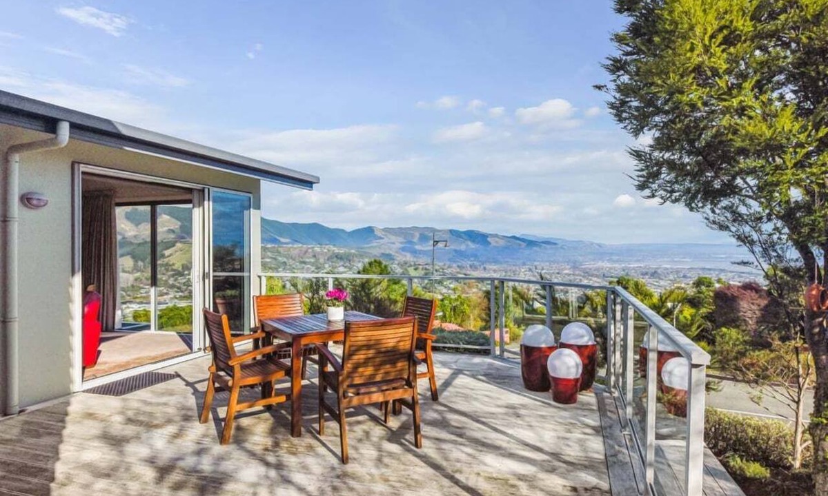 Britannia Heights House | Nelson Panorama Haven