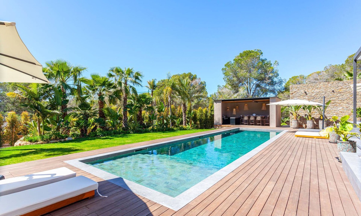 Cala Vinas Villa | New build villa right on the beach with tropical garden and Bali feeling