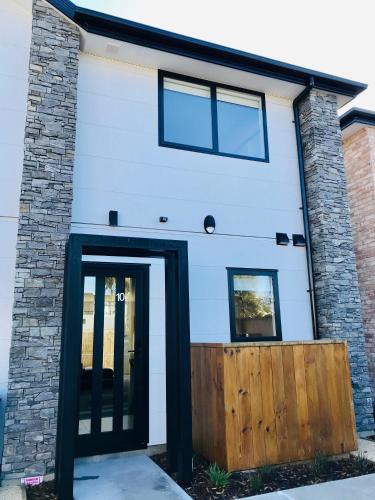Riccarton Apartment | New Townhouse 5 min from central CHCH including bikes to use