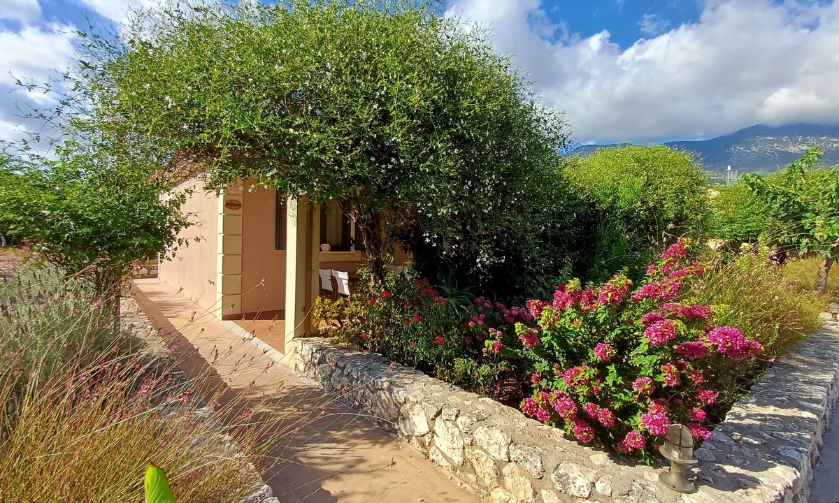 Vlachata House | Newly Built and Independent Villas, with Great Sea and Mountain Views