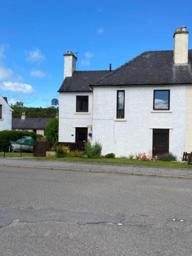 Conon Bridge Apartment | No 5 Newly refurbished 4 bedroom house