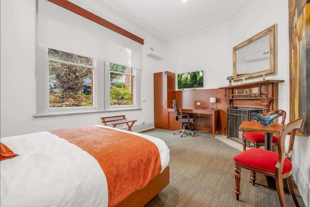 Burnie House | Oakleigh Guest House with Ocean Views - Room 9