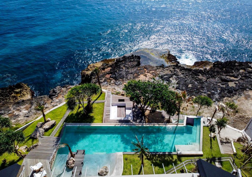 Mushroom Bay Villa | Oceanfront 5BR Luxury Villa, 22m Pool, Best Sunset in Lembongan