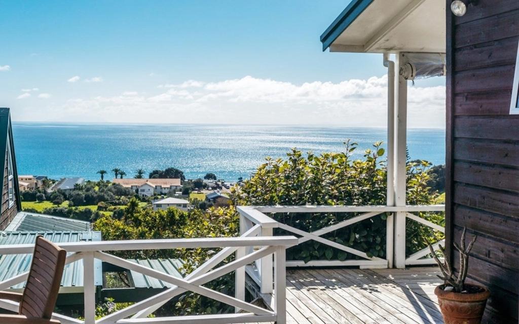 Onetangi House | Oceanview Onetangi