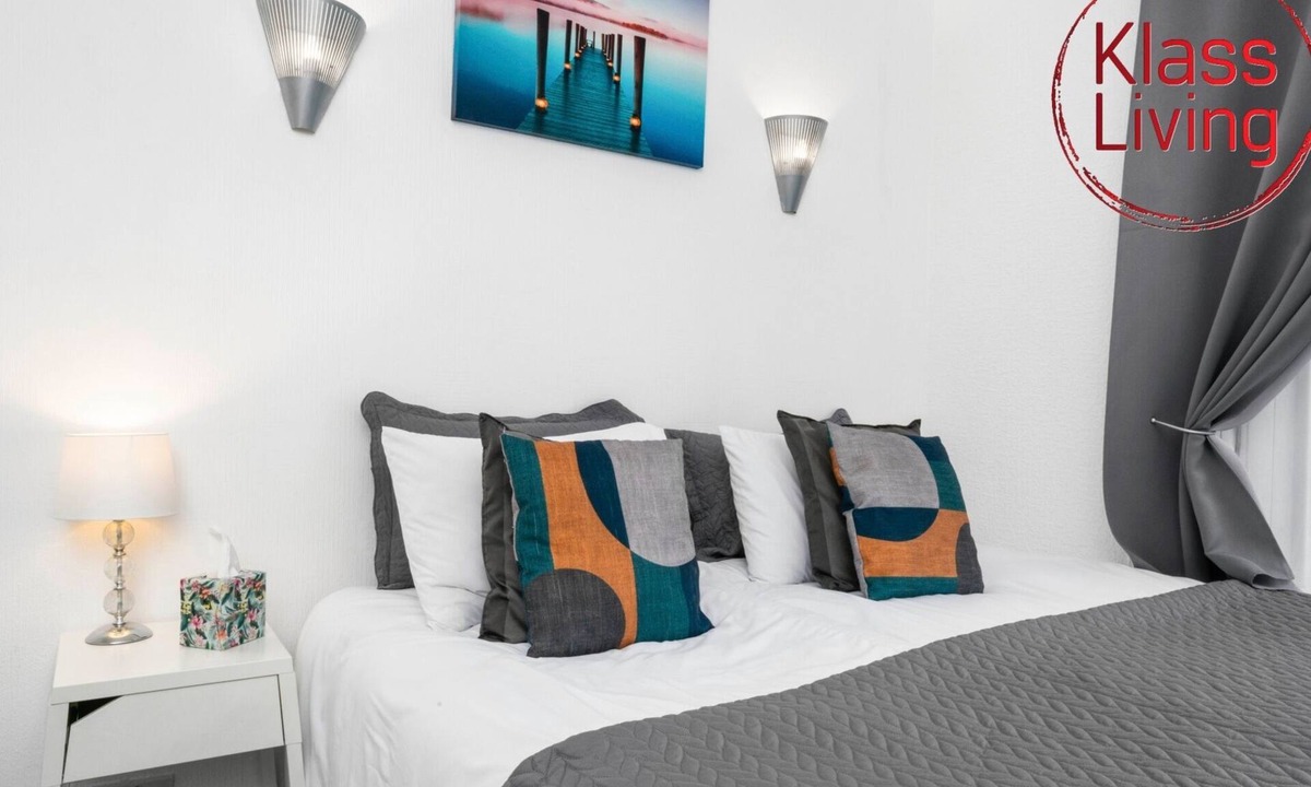 Bellshill Apartment | Old fashioned apartment in quiet location.
