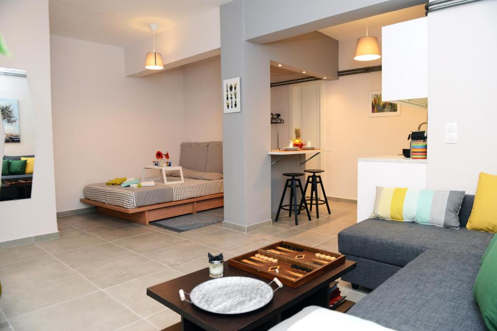 Filopappou Apartment | Olive Tree Deluxe Apt under Acropolis