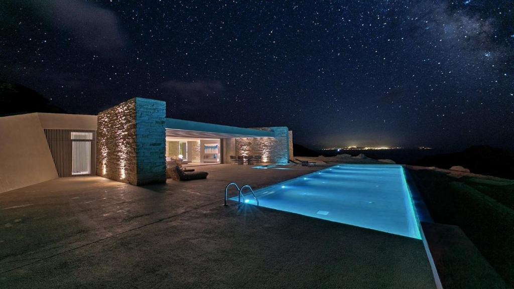 Milopotas Villa | One Br Private Honeymoon Peaceful Mylo Villa With Living room Close to Mylopotas Beach