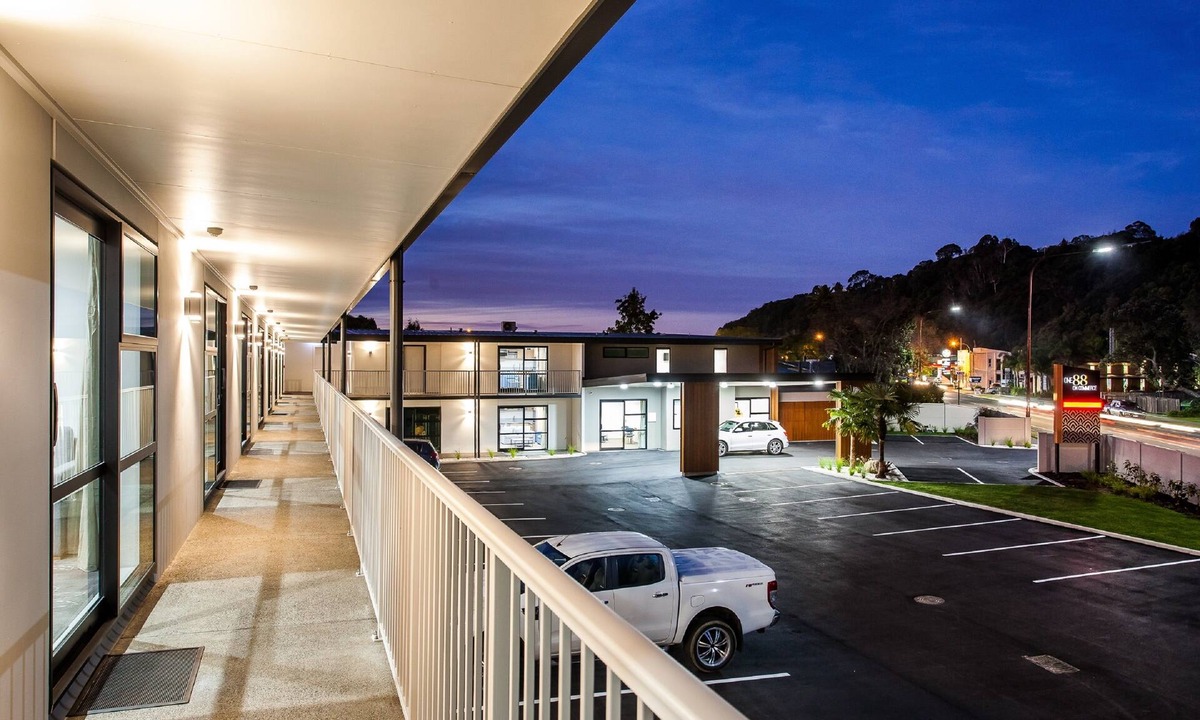 Whakatane Hotel | One88 On Commerce