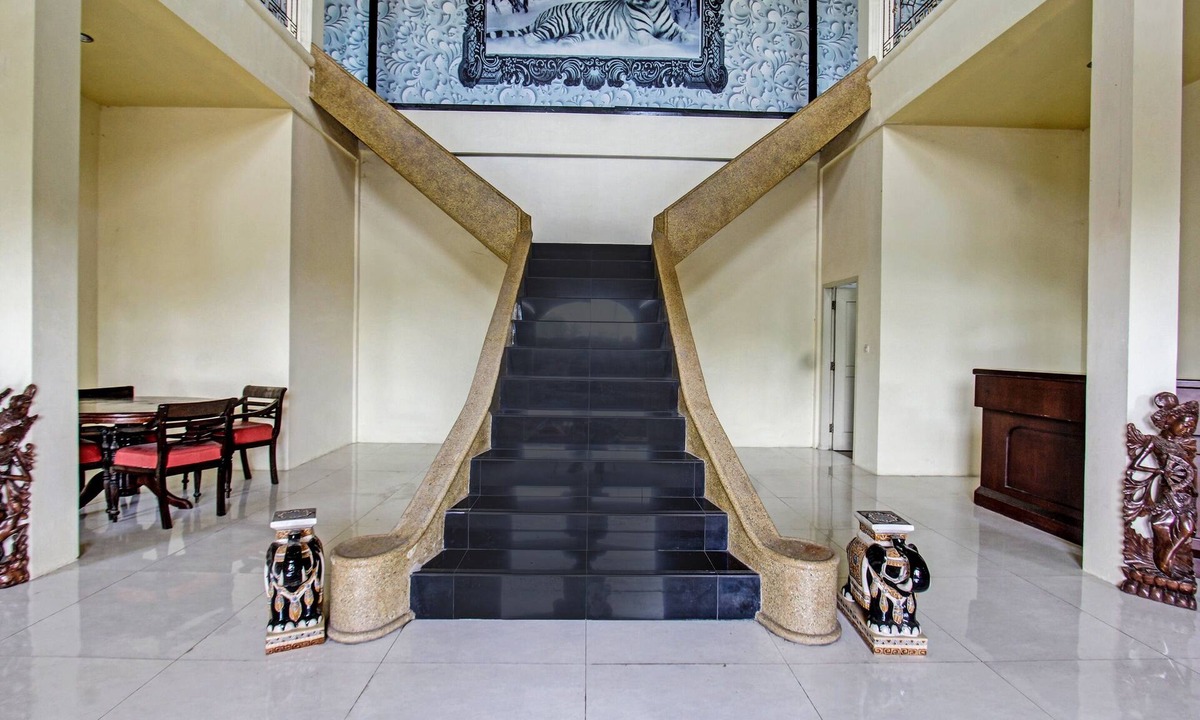 Gerung Hotel | OYO 91739 Ayu Bypass MansionNearBundaran Gerung