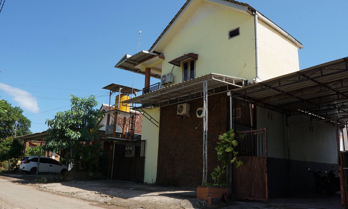 Sumberagung Hotel | OYO 92744 Coconut Island Homestay & ResortNearPantai Pulau Merah