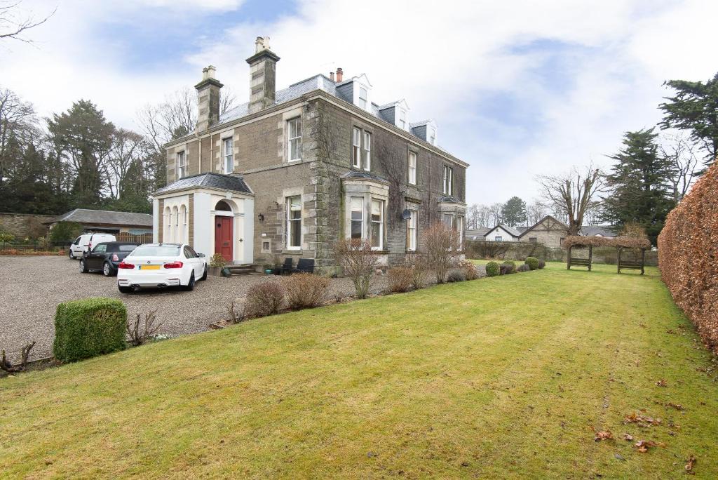 Monifieth Hotel | OYO Ashlea Manor
