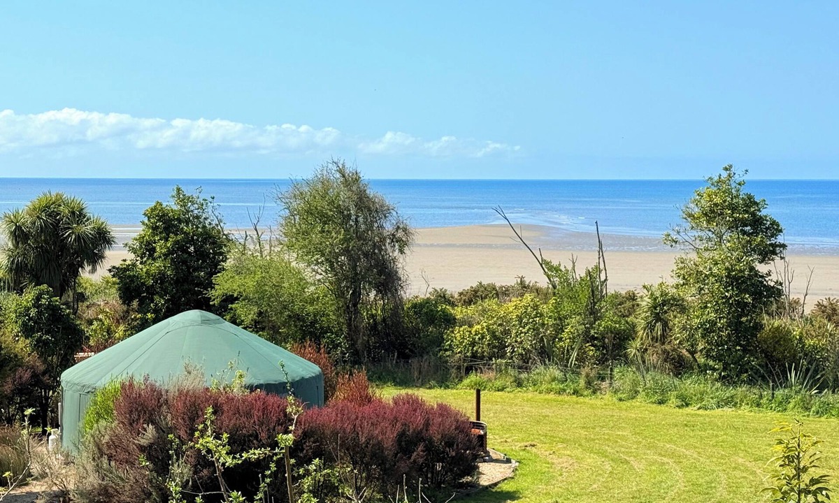 Collingwood Bed & Breakfast | Pā Tōrea Beach Stay | Yurt