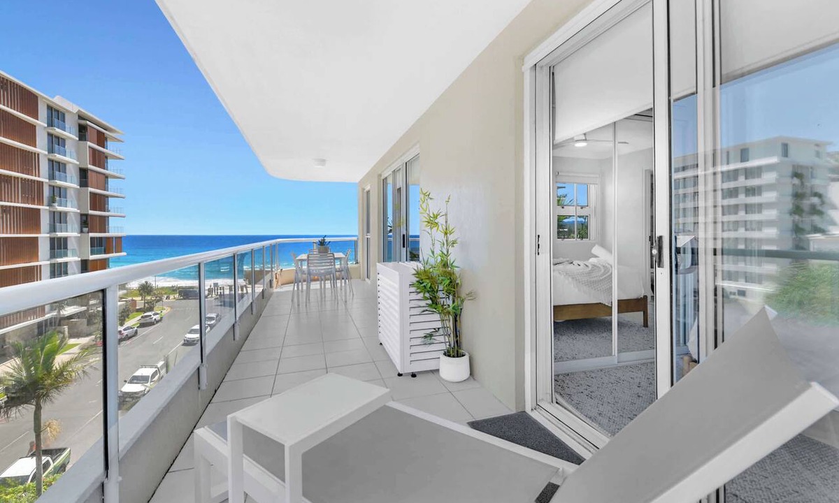Palm Beach Apartment | Palm Beachview Luxe Steps to beach & Talle creek